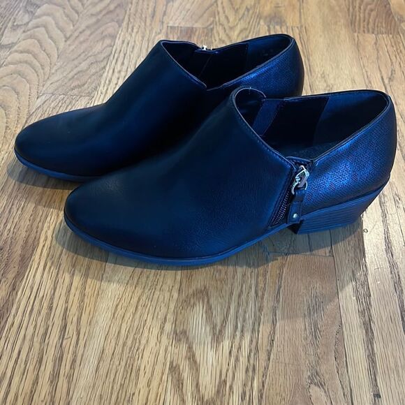 Dr. Scholl’s Black Short Booties w/ Memory Foam & Subtle Geometric Design- 7.5M - Picture 4 of 15